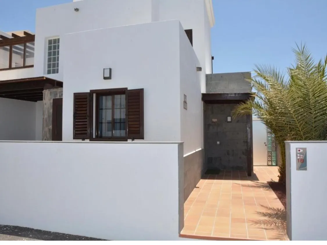 Beautiful And Luxurious Villa With Heated Pool And Free Wi-Fi In Playa Blanca.  Playa Blanca (Lanzarote)