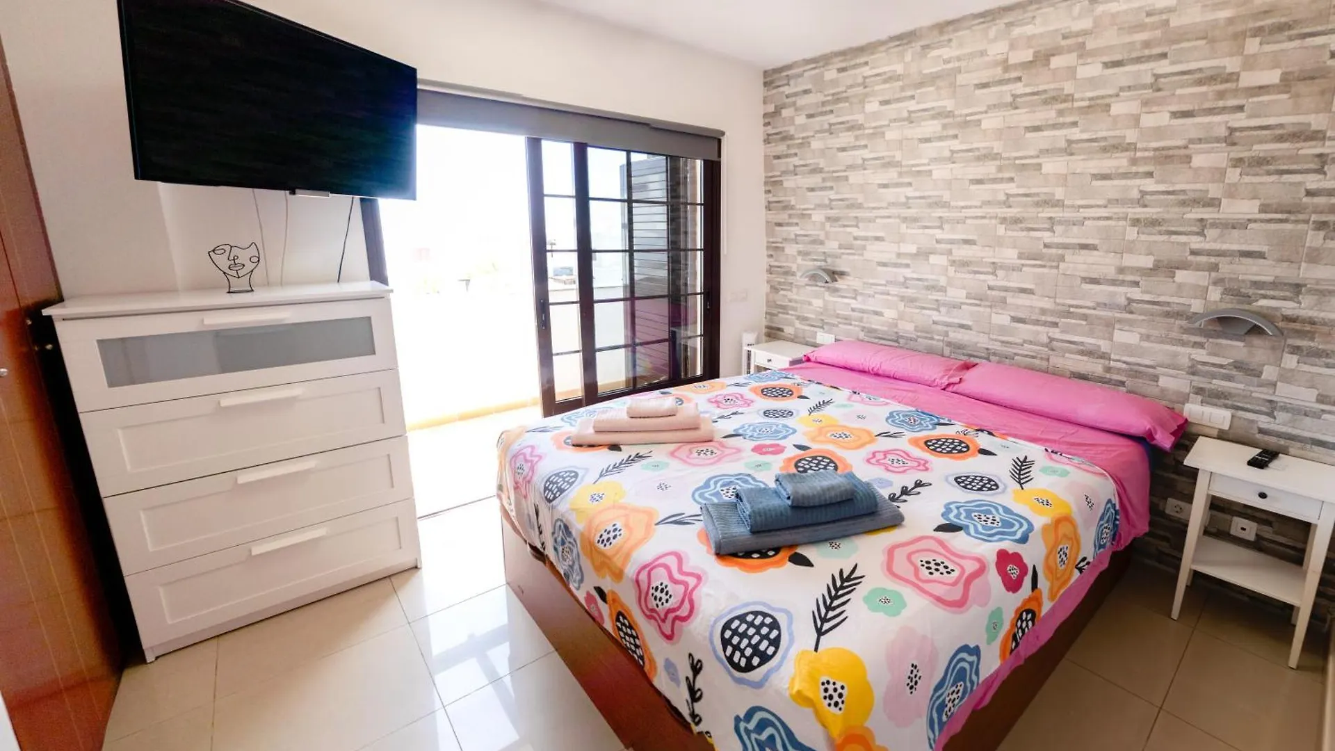 Beautiful And Luxurious Villa With Heated Pool And Free Wi-Fi In Playa Blanca. 0*, Playa Blanca (Lanzarote)