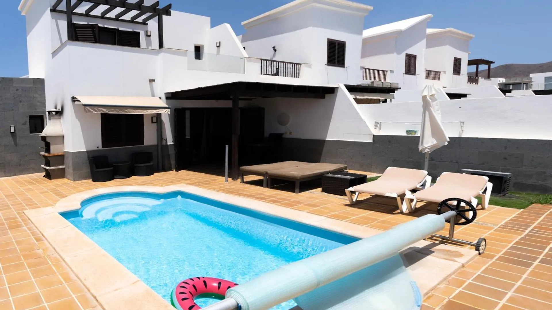 Beautiful And Luxurious Villa With Heated Pool And Free Wi-Fi In Playa Blanca.