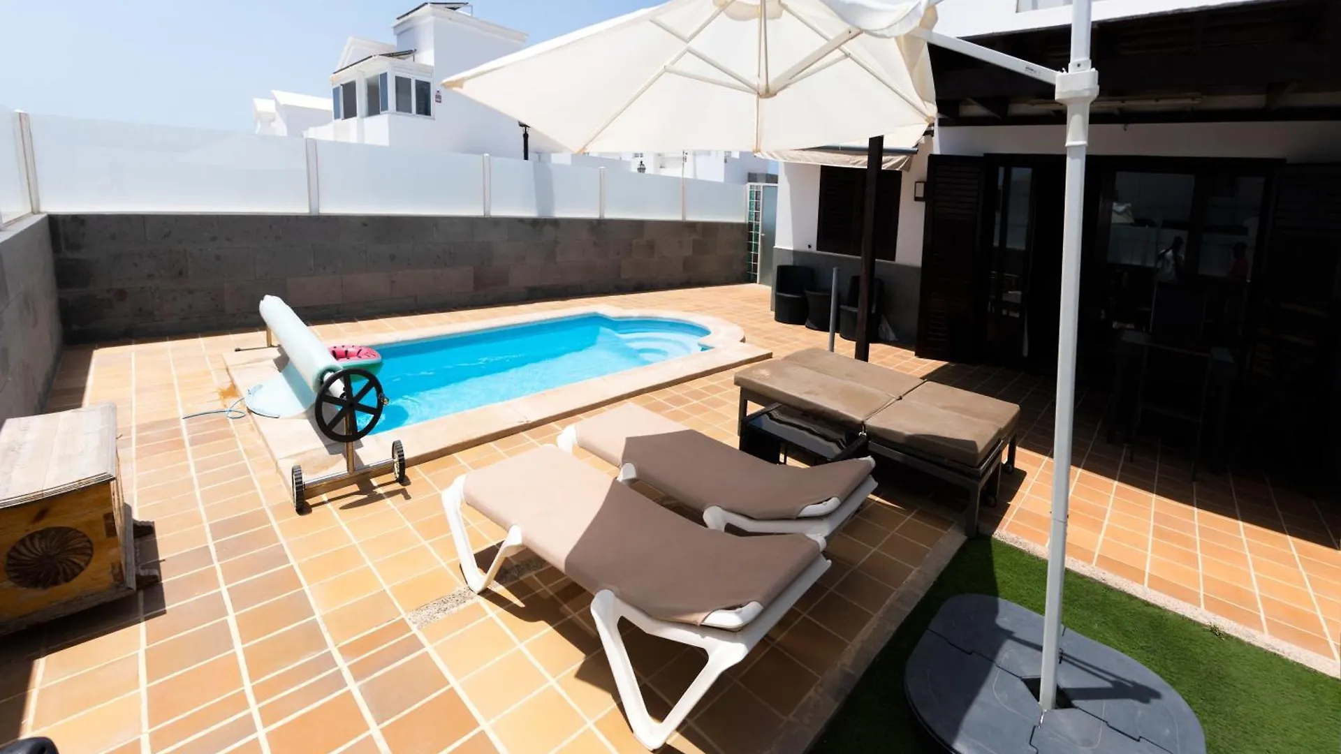 Beautiful And Luxurious Villa With Heated Pool And Free Wi-Fi In Playa Blanca.