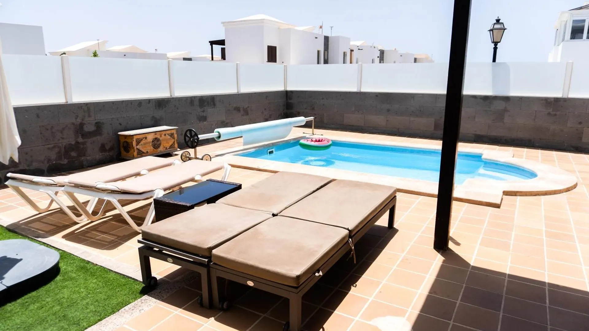 Beautiful And Luxurious Villa With Heated Pool And Free Wi-Fi In Playa Blanca.