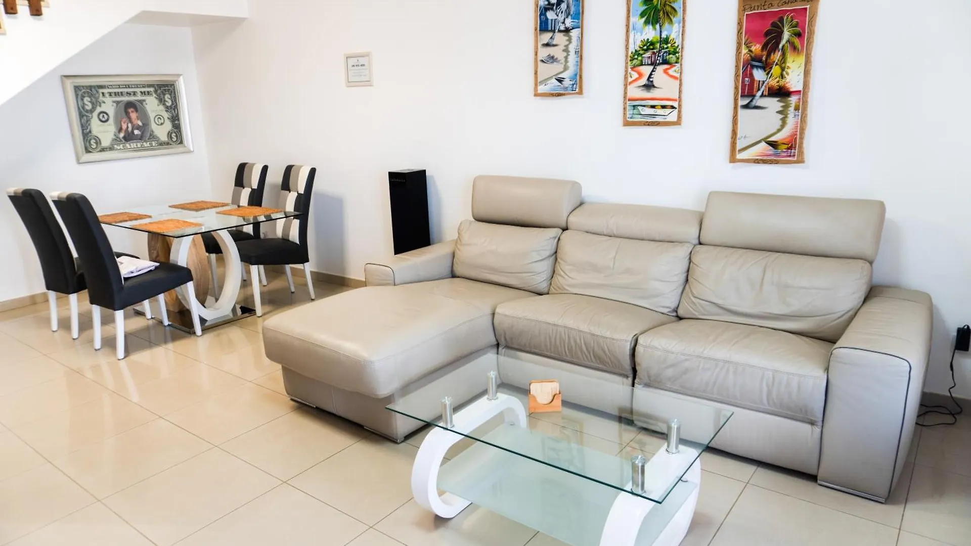 Beautiful And Luxurious Villa With Heated Pool And Free Wi-Fi In Playa Blanca.