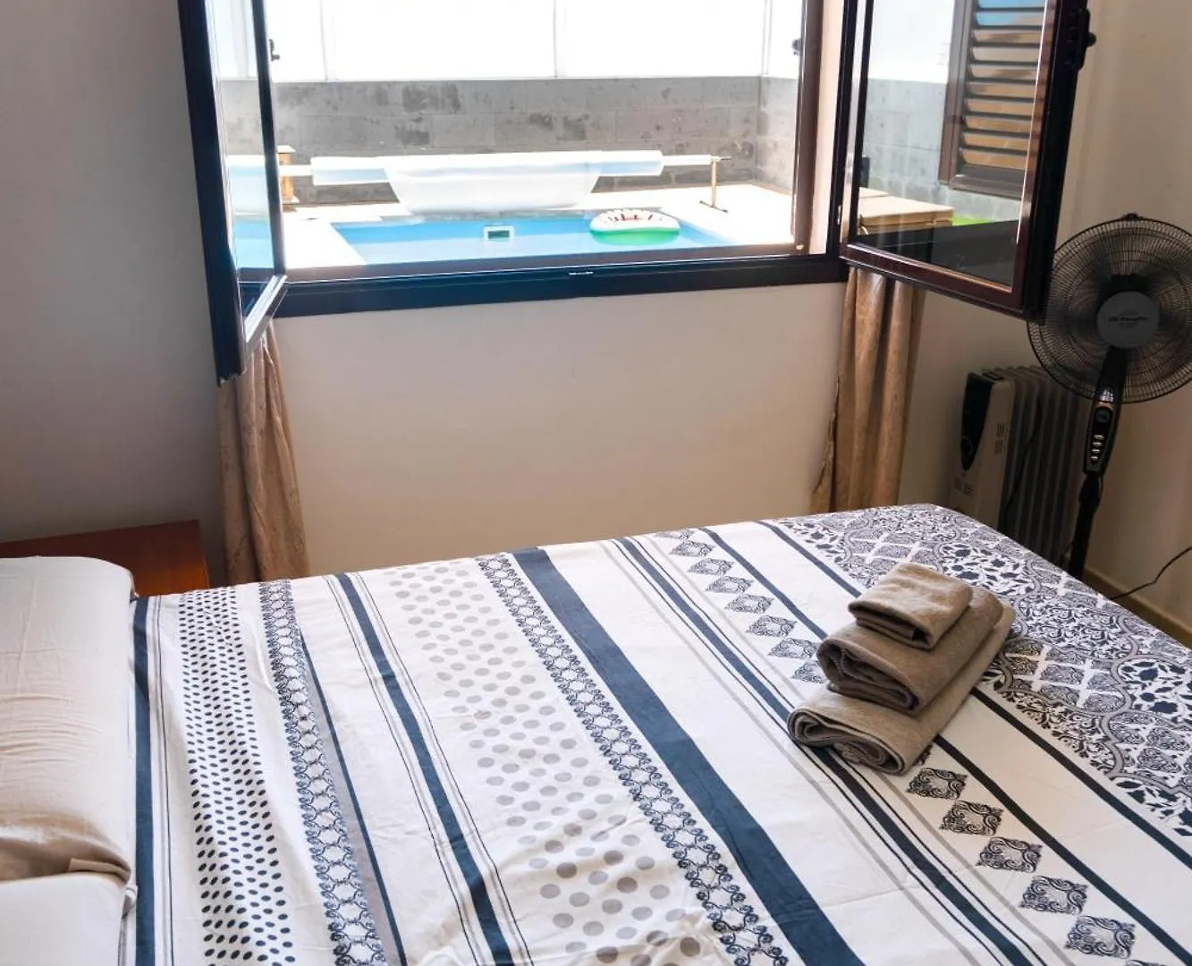 Beautiful And Luxurious Villa With Heated Pool And Free Wi-Fi In Playa Blanca.